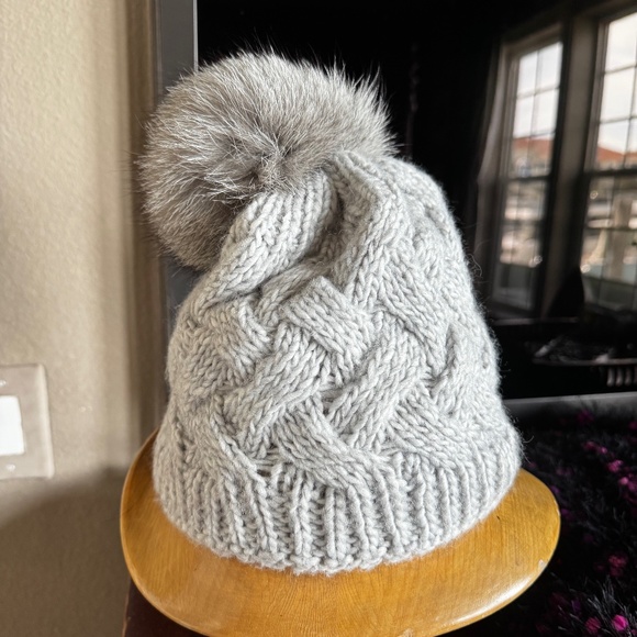 Avanti Light Grey Knit Beanie Hat with Natural Fox Pom Pom - Picture 1 of 6